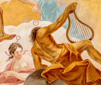 Schloss Bruchsal - Hauptbau / Corps de Logis - Beletage - Kuppelsaal - Kuppelfresko - Ausschnitt aus der nordwestlichen "himmlischen" Zone - Darstellung der Venus (links, Göttin der Liebe) und Apoll (rechts, Gott des Lichts u.a.) mit Lyra; zwei der sieben Sternbilder (urspünglich gemalt 1752 von Johannes Zick und Sohn Januarius, originalgetreu rekonstruiert 1966 von Karl Manninger) (aufgenommen im September 2019, am Nachmittag) Schloss Bruchsal - Hauptbau / Corps de Logis - Beletage - Kuppelsaal - Kuppelfresko - Ausschnitt aus der nordwestlichen "himmlischen" Zone - Darstellung der Venus (links, Göttin der Liebe) und Apoll (rechts, Gott des Lichts u.a.) mit Lyra; zwei der sieben Sternbilder (urspünglich gemalt 1752 von Johannes Zick und Sohn Januarius, originalgetreu rekonstruiert 1966 von Karl Manninger) (aufgenommen im September 2019, am Nachmittag)