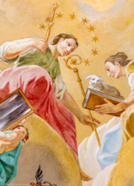 Schloss Bruchsal - Hauptbau / Corps de Logis - Beletage - Kuppelsaal - Kuppelfresko - Ausschnitt aus der nordwestlichen "himmlischen" Zone - Darstellung der göttlichen Weisheit als Frau (links) mit Sternenkranz und Putto mit Spiegel, den Bischofsstab an eine Frau (rechts) mit Buch und Lamm darauf überreichend; das Bistum Speyer wird nun von der Weisheit gelenkt (urspünglich gemalt 1752 von Johannes Zick und Sohn Januarius, originalgetreu rekonstruiert 1966 von Karl Manninger) (aufgenommen im September 2019, am Nachmittag) Schloss Bruchsal - Hauptbau / Corps de Logis - Beletage - Kuppelsaal - Kuppelfresko - Ausschnitt aus der nordwestlichen "himmlischen" Zone - Darstellung der göttlichen Weisheit als Frau (links) mit Sternenkranz und Putto mit Spiegel, den Bischofsstab an eine Frau (rechts) mit Buch und Lamm darauf überreichend; das Bistum Speyer wird nun von der Weisheit gelenkt (urspünglich gemalt 1752 von Johannes Zick und Sohn Januarius, originalgetreu rekonstruiert 1966 von Karl Manninger) (aufgenommen im September 2019, am Nachmittag)