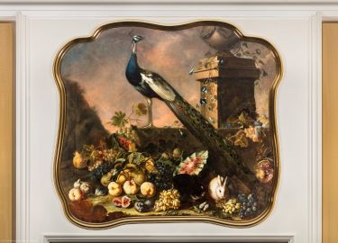 Schloss Bruchsal - Hauptbau / Corps de Logis - Beletage - Winterspeisezimmer - Nordwand - Blick auf die nördliche Supraporte "Früchtestillleben mit Pfau und Hasen" (gemalt von Lothar Ignaz Schweickart, 1754; Inv.Nr. G 768) (aufgenommen im Oktober 2019, am frühen Nachmittag) Schloss Bruchsal - Hauptbau / Corps de Logis - Beletage - Winterspeisezimmer - Nordwand - Blick auf die nördliche Supraporte "Früchtestillleben mit Pfau und Hasen" (gemalt von Lothar Ignaz Schweickart, 1754; Inv.Nr. G 768) (aufgenommen im Oktober 2019, am frühen Nachmittag)