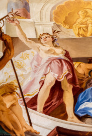 Schloss Bruchsal - Hauptbau / Corps de Logis - Beletage - Fürstensaal - Decke, äußere Zone, Nordwestecke - Ausschnitt aus der nordwestlichen äußeren Zone - Ausschnitt aus der Darstellung der Landwirtschaft, ein wichtiger Wirtschaftszweig Bruchsals - Mitte (Frau mit Ähre): Darstellung der griechischen / römischen Fruchtbarkeitsgöttin Demeter / Ceres (Deckenfresko urspünglich gemalt 1751 von Johannes Zick, originalgetreu rekonstruiert 1966 bis 1969 von Wolfram Köberl) (aufgenommen im Oktober 2019, am späten Vormittag) Schloss Bruchsal - Hauptbau / Corps de Logis - Beletage - Fürstensaal - Decke, äußere Zone, Nordwestecke - Ausschnitt aus der nordwestlichen äußeren Zone - Ausschnitt aus der Darstellung der Landwirtschaft, ein wichtiger Wirtschaftszweig Bruchsals - Mitte (Frau mit Ähre): Darstellung der griechischen / römischen Fruchtbarkeitsgöttin Demeter / Ceres (Deckenfresko urspünglich gemalt 1751 von Johannes Zick, originalgetreu rekonstruiert 1966 bis 1969 von Wolfram Köberl) (aufgenommen im Oktober 2019, am späten Vormittag)