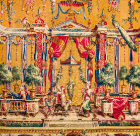 Schloss Bruchsal - Hauptbau / Corps de Logis - Von innen - Beletage - Jagdzimmer - Östliche Wand, Südseite - Ausschnitt aus der Tapisserie "Tänzerinnen vor einer Statue des Gottes Pan" aus der "Groteskenserie" (Inv.Nr. G 101; Höhe x Breite: 332,5 cm x 325 cm; hergestellt in der Werkstatt von Philippe Behagle (Vater oder Sohn) in Beauvais zwischen 1685 und 1719; Entwürfe von Jean-Baptiste Monnoyer, Guy-Louis de Vernansal, Jean-Baptiste B(e)lin de Fontenay; restauriert 1960 und nach 2007) (aufgenommen im Oktober 2019, am Nachmittag) Schloss Bruchsal - Hauptbau / Corps de Logis - Von innen - Beletage - Jagdzimmer - Östliche Wand, Südseite - Ausschnitt aus der Tapisserie "Tänzerinnen vor einer Statue des Gottes Pan" aus der "Groteskenserie" (Inv.Nr. G 101; Höhe x Breite: 332,5 cm x 325 cm; hergestellt in der Werkstatt von Philippe Behagle (Vater oder Sohn) in Beauvais zwischen 1685 und 1719; Entwürfe von Jean-Baptiste Monnoyer, Guy-Louis de Vernansal, Jean-Baptiste B(e)lin de Fontenay; restauriert 1960 und nach 2007) (aufgenommen im Oktober 2019, am Nachmittag)