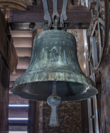 Bruchsal - Peterskirche / St. Peter - Ostturm - Von Innen / Von Süden - Blick nach Norden auf die St. Josef-Glocke (Glocke Nr. 5, Durchmesser 67 cm, Höhe 51 cm, Gewicht 166 kg, Nominal d''-2; gegossen 1745 in Würzburg, Glockengießer Johann Adam Roth, Material Bronze) (aufgenommen im Oktober 2019, am Nachmittag) Bruchsal - Peterskirche / St. Peter - Ostturm - Von Innen / Von Süden - Blick nach Norden auf die St. Josef-Glocke (Glocke Nr. 5, Durchmesser 67 cm, Höhe 51 cm, Gewicht 166 kg, Nominal d''-2; gegossen 1745 in Würzburg, Glockengießer Johann Adam Roth, Material Bronze) (aufgenommen im Oktober 2019, am Nachmittag)