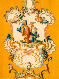 Schloss Bruchsal - Hauptbau / Corps de Logis - Beletage - Musikzimmer - Östliche Wand, direkt rechts des Durchgangs zum Thronsaal - Ausschnitt oberhalb der Mitte aus einer Savonnerie mit chinoisen Motiven (Entwurf von Johann Martin Metz; hergestellt in der Kurkölnischen Savonneriemanufaktur in Bonn, zwischen 1758 und 1761) (aufgenommen im November 2019, am frühen Nachmittag) Schloss Bruchsal - Hauptbau / Corps de Logis - Beletage - Musikzimmer - Östliche Wand, direkt rechts des Durchgangs zum Thronsaal - Ausschnitt oberhalb der Mitte aus einer Savonnerie mit chinoisen Motiven (Entwurf von Johann Martin Metz; hergestellt in der Kurkölnischen Savonneriemanufaktur in Bonn, zwischen 1758 und 1761) (aufgenommen im November 2019, am frühen Nachmittag)