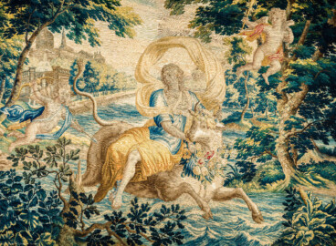 Schloss Bruchsal - Hauptbau / Corps de Logis - Beletage - Blaues Zimmer - Südliche Wand - Zentraler Ausschnitt aus der Tapisserie "Europa auf dem Stier" aus der Serie "Die Verwandlungen des Jupiter"; links Amor mit Pfeil und Bogen, rechts Hymen mit einer Hochzeitsfackel (Inv.Nr. G 128; Größe 361 cm x 543 cm; Wolle und Seide; hergestellt in Flandern zwischen 1650 und 1675) (aufgenommen im November 2019, am frühen Nachmittag) Schloss Bruchsal - Hauptbau / Corps de Logis - Beletage - Blaues Zimmer - Südliche Wand - Zentraler Ausschnitt aus der Tapisserie "Europa auf dem Stier" aus der Serie "Die Verwandlungen des Jupiter"; links Amor mit Pfeil und Bogen, rechts Hymen mit einer Hochzeitsfackel (Inv.Nr. G 128; Größe 361 cm x 543 cm; Wolle und Seide; hergestellt in Flandern zwischen 1650 und 1675) (aufgenommen im November 2019, am frühen Nachmittag)