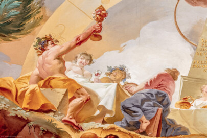 Schloss Bruchsal - Hauptbau / Corps de Logis - Beletage - Marmorsaal / Kaisersaal - Deckenfresko, äußere Zone, nordöstlich des Zentrums - Von Südwesten - Ausschnitt aus dem Ewigen Göttermahl im Olymp - Links: Darstellung des Dionysos / Bacchus, Gott des Weins; rechts: eine Tambourin spielende Frau (Deckenfresko urspünglich gemalt 1754 von Johannes Zick, originalgetreu rekonstruiert 1971 bis 1974 von Wolfram Köberl; Stuck urspünglich von Johann Michael Feuchtmayer dem Jüngeren, rekonstruiert 1962 bis 1969 von Jakob und Josef Schnitzer) (aufgenommen im Januar 2020, am Nachmittag) Schloss Bruchsal - Hauptbau / Corps de Logis - Beletage - Marmorsaal / Kaisersaal - Deckenfresko, äußere Zone, nordöstlich des Zentrums - Von Südwesten - Ausschnitt aus dem Ewigen Göttermahl im Olymp - Links: Darstellung des Dionysos / Bacchus, Gott des Weins; rechts: eine Tambourin spielende Frau (Deckenfresko urspünglich gemalt 1754 von Johannes Zick, originalgetreu rekonstruiert 1971 bis 1974 von Wolfram Köberl; Stuck urspünglich von Johann Michael Feuchtmayer dem Jüngeren, rekonstruiert 1962 bis 1969 von Jakob und Josef Schnitzer) (aufgenommen im Januar 2020, am Nachmittag)