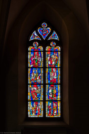 Waghäusel - Wallfahrtskirche - Von innen - Alter Chor - Nordwand - Linkes / westliches Fenster - Von Süden - Das Fenster "Die Menschwerdung" - Blick auf das linke Chorfenster mit den Glasmalereien (Entwurf von Valentin Peter Feuerstein, Neckarsteinach, 1960; Ausführung von der Glaswerkstatt Meysen, Heidelberg) (aufgenommen im Dezember 2019, am späten Vormittag) Waghäusel - Wallfahrtskirche - Von innen - Alter Chor - Nordwand - Linkes / westliches Fenster - Von Süden - Das Fenster "Die Menschwerdung" - Blick auf das linke Chorfenster mit den Glasmalereien (Entwurf von Valentin Peter Feuerstein, Neckarsteinach, 1960; Ausführung von der Glaswerkstatt Meysen, Heidelberg) (aufgenommen im Dezember 2019, am späten Vormittag)