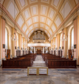 Waghäusel - Wallfahrtskirche - Von innen - Längsschiff - Von Osten - Blick vom Zelebrationsaltar nach Westen in das Längsschiff (aufgenommen im Dezember 2019, am frühen Nachmittag)