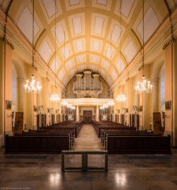 Waghäusel - Wallfahrtskirche - Von innen - Längsschiff - Von Osten - Blick vom Zelebrationsaltar nach Westen in das Längsschiff (aufgenommen im Dezember 2019, am frühen Nachmittag)