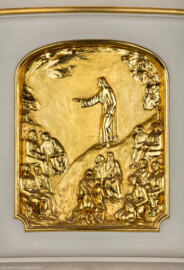 Waghäusel - Wallfahrtskirche - Von innen - Kanzel - Von Südwest - Blick auf ein Stuckrelief am Kanzelkorpus mit einer Darstellung der Bergpredigt (modelliert und vergoldet von Friedrich Hügel *1885, †1964) (aufgenommen im Dezember 2019, am Nachmittag) Waghäusel - Wallfahrtskirche - Von innen - Kanzel - Von Südwest - Blick auf ein Stuckrelief am Kanzelkorpus mit einer Darstellung der Bergpredigt (modelliert und vergoldet von Friedrich Hügel *1885, †1964) (aufgenommen im Dezember 2019, am Nachmittag)