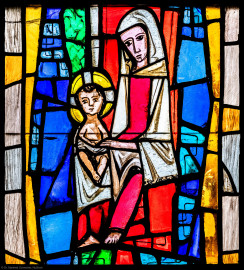 Waghäusel - Wallfahrtskirche - Von innen - Alter Chor - Nordwand - Linkes / westliches Fenster - Von Süden - Fenster "Die Menschwerdung" - Ausschnitt (rechte Bahn, zweites Feld von oben) aus dem linken Chorfenster (Entwurf von Valentin Peter Feuerstein, Neckarsteinach, 1960; Ausführung von der Glaswerkstatt Meysen, Heidelberg) (aufgenommen im Januar 2020, am späten Vormittag) Waghäusel - Wallfahrtskirche - Von innen - Alter Chor - Nordwand - Linkes / westliches Fenster - Von Süden - Fenster "Die Menschwerdung" - Ausschnitt (rechte Bahn, zweites Feld von oben) aus dem linken Chorfenster (Entwurf von Valentin Peter Feuerstein, Neckarsteinach, 1960; Ausführung von der Glaswerkstatt Meysen, Heidelberg) (aufgenommen im Januar 2020, am späten Vormittag)