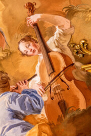 Schloss Bruchsal - Hauptbau / Corps de Logis - Beletage - Marmorsaal / Kaisersaal - Deckenfresko, äußere Zone, nordöstlich des Zentrums - Von Südwesten - Ausschnitt aus dem Ewigen Göttermahl im Olymp - Darstellung zweier Frauen mit Cello und Querflöte (Deckenfresko urspünglich gemalt 1754 von Johannes Zick, originalgetreu rekonstruiert 1971 bis 1974 von Wolfram Köberl; Stuck urspünglich von Johann Michael Feuchtmayer dem Jüngeren, rekonstruiert 1962 bis 1969 von Jakob und Josef Schnitzer) (aufgenommen im Januar 2020, am Nachmittag) Schloss Bruchsal - Hauptbau / Corps de Logis - Beletage - Marmorsaal / Kaisersaal - Deckenfresko, äußere Zone, nordöstlich des Zentrums - Von Südwesten - Ausschnitt aus dem Ewigen Göttermahl im Olymp - Darstellung zweier Frauen mit Cello und Querflöte (Deckenfresko urspünglich gemalt 1754 von Johannes Zick, originalgetreu rekonstruiert 1971 bis 1974 von Wolfram Köberl; Stuck urspünglich von Johann Michael Feuchtmayer dem Jüngeren, rekonstruiert 1962 bis 1969 von Jakob und Josef Schnitzer) (aufgenommen im Januar 2020, am Nachmittag)