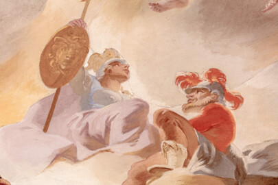 Schloss Bruchsal - Hauptbau / Corps de Logis - Beletage - Marmorsaal / Kaisersaal - Deckenfresko, Innere Zone, nordwestlich des Zentrums - Von Osten - Links: Darstellung der Athene, Göttin der Weisheit, des Kampfes, der Kunst u.v., mit Federhelm, Lanze und Schild; rechts: Darstellung des Kriegsgotts Mars, mit Federhelm (Deckenfresko urspünglich gemalt 1754 von Johannes Zick, originalgetreu rekonstruiert 1971 bis 1974 von Wolfram Köberl; Stuck urspünglich von Johann Michael Feuchtmayer dem Jüngeren, rekonstruiert 1962 bis 1969 von Jakob und Josef Schnitzer) (aufgenommen im Januar 2020, am Nachmittag) Schloss Bruchsal - Hauptbau / Corps de Logis - Beletage - Marmorsaal / Kaisersaal - Deckenfresko, Innere Zone, nordwestlich des Zentrums - Von Osten - Links: Darstellung der Athene, Göttin der Weisheit, des Kampfes, der Kunst u.v., mit Federhelm, Lanze und Schild; rechts: Darstellung des Kriegsgotts Mars, mit Federhelm (Deckenfresko urspünglich gemalt 1754 von Johannes Zick, originalgetreu rekonstruiert 1971 bis 1974 von Wolfram Köberl; Stuck urspünglich von Johann Michael Feuchtmayer dem Jüngeren, rekonstruiert 1962 bis 1969 von Jakob und Josef Schnitzer) (aufgenommen im Januar 2020, am Nachmittag)