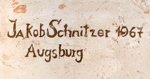 Schloss Bruchsal - Hauptbau / Corps de Logis - Von innen - Beletage - Marmorssal, Nordwand - Von Südwest - Signatur des Augsburgers Stuckateurs Jakob Schnitzer an der Basis der westlichsten Stuckmarmorsäule (Jakob Schnitzer rekonstruierte mit seinem Bruder Josef Schnitzer aus Buching bei Füssen die Stuckarbeiten der Festsäle in der 1960er Jahren) (aufgenommen im Januar 2020, am späten Nachmittag) Schloss Bruchsal - Hauptbau / Corps de Logis - Von innen - Beletage - Marmorssal, Nordwand - Von Südwest - Signatur des Augsburgers Stuckateurs Jakob Schnitzer an der Basis der westlichsten Stuckmarmorsäule (Jakob Schnitzer rekonstruierte mit seinem Bruder Josef Schnitzer aus Buching bei Füssen die Stuckarbeiten der Festsäle in der 1960er Jahren) (aufgenommen im Januar 2020, am späten Nachmittag)