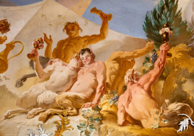 Schloss Bruchsal - Hauptbau / Corps de Logis - Beletage - Marmorsaal / Kaisersaal - Deckenfresko, äußere Zone, nordöstlich des Zentrums - Von Westen - Darstellung betrunkener Satyrn mit Weinkelchen (Deckenfresko urspünglich gemalt 1754 von Johannes Zick, originalgetreu rekonstruiert 1971 bis 1974 von Wolfram Köberl; Stuck urspünglich von Johann Michael Feuchtmayer dem Jüngeren, rekonstruiert 1962 bis 1969 von Jakob und Josef Schnitzer) (aufgenommen im Januar 2020, am frühen Nachmittag) Schloss Bruchsal - Hauptbau / Corps de Logis - Beletage - Marmorsaal / Kaisersaal - Deckenfresko, äußere Zone, nordöstlich des Zentrums - Von Westen - Darstellung betrunkener Satyrn mit Weinkelchen (Deckenfresko urspünglich gemalt 1754 von Johannes Zick, originalgetreu rekonstruiert 1971 bis 1974 von Wolfram Köberl; Stuck urspünglich von Johann Michael Feuchtmayer dem Jüngeren, rekonstruiert 1962 bis 1969 von Jakob und Josef Schnitzer) (aufgenommen im Januar 2020, am frühen Nachmittag)