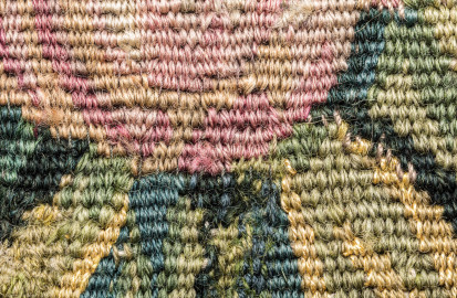 Schloss Bruchsal - Hauptbau / Corps de Logis - Beletage - Garderobenzimmer / Pagenzimmer - Südliche Wand - Extreme Nahaufnahme einer Blüte einer Veston-Tapisserie (aufgenommen im Januar 2020, am Nachmittag) Schloss Bruchsal - Hauptbau / Corps de Logis - Beletage - Garderobenzimmer / Pagenzimmer - Südliche Wand - Extreme Nahaufnahme einer Blüte einer Veston-Tapisserie (aufgenommen im Januar 2020, am Nachmittag)