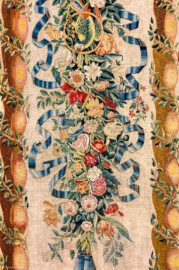 Schloss Bruchsal - Hauptbau / Corps de Logis - Beletage - Garderobenzimmer / Pagenzimmer - Nördliche Wand - Blick auf einen Ausschnitt (linke Bahn, untere Hälfte) mit einem Papagei aus einer Veston-Tapisserie (Tapisserie Inv.Nr. G 138a, Höhe 325 cm, Breite 172 cm; Tapisserie vermutlich hergestellt in Flandern um 1700) (aufgenommen im Januar 2020, am frühen Nachmittag) Schloss Bruchsal - Hauptbau / Corps de Logis - Beletage - Garderobenzimmer / Pagenzimmer - Nördliche Wand - Blick auf einen Ausschnitt (linke Bahn, untere Hälfte) mit einem Papagei aus einer Veston-Tapisserie (Tapisserie Inv.Nr. G 138a, Höhe 325 cm, Breite 172 cm; Tapisserie vermutlich hergestellt in Flandern um 1700) (aufgenommen im Januar 2020, am frühen Nachmittag)