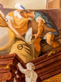 Schloss Bruchsal - Hauptbau / Corps de Logis - Beletage - Fürstensaal - Decke, äußere Zone, Nordostecke - Ausschnitt aus der nordöstlichen äußeren Zone - Ausschnitt aus der Darstellung der Salzgewinnung, ein wichtiger Wirtschaftszweig Bruchsals - Mitte (Männer bei der Salzabfüllung): Salz wird in einen Sack abgefüllt, der Sack trägt das alchemistische Zeichen für Salz (Deckenfresko urspünglich gemalt 1751 von Johannes Zick, originalgetreu rekonstruiert 1966 bis 1969 von Wolfram Köberl) (aufgenommen im Februar 2020, am späten Vormittag) Schloss Bruchsal - Hauptbau / Corps de Logis - Beletage - Fürstensaal - Decke, äußere Zone, Nordostecke - Ausschnitt aus der nordöstlichen äußeren Zone - Ausschnitt aus der Darstellung der Salzgewinnung, ein wichtiger Wirtschaftszweig Bruchsals - Mitte (Männer bei der Salzabfüllung): Salz wird in einen Sack abgefüllt, der Sack trägt das alchemistische Zeichen für Salz (Deckenfresko urspünglich gemalt 1751 von Johannes Zick, originalgetreu rekonstruiert 1966 bis 1969 von Wolfram Köberl) (aufgenommen im Februar 2020, am späten Vormittag)