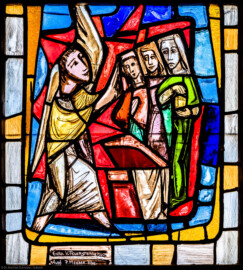 Waghäusel - Wallfahrtskirche - Von innen - Alter Chor - Nordostwand  - Rechtes / östliches Fenster - Von Südwesten - Fenster "Die Verherrlichung Christi und Mariens" - Feld "Die Frauen am Grab" - Ausschnitt (linke Bahn, unterstes Feld) aus dem Chorfenster (Entwurf von Valentin Peter Feuerstein, Neckarsteinach, 1960; Ausführung von der Glaswerkstatt Meysen, Heidelberg) (aufgenommen im Februar 2020, am späten Vormittag)