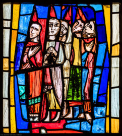 Waghäusel - Wallfahrtskirche - Von innen - Alter Chor - Nordostwand  - Rechtes / östliches Fenster - Von Südwesten - Fenster "Die Verherrlichung Christi und Mariens" - Ausschnitt (rechte Bahn, zweites Feld von oben) aus dem Chorfenster (Entwurf von Valentin Peter Feuerstein, Neckarsteinach, 1960; Ausführung von der Glaswerkstatt Meysen, Heidelberg) (aufgenommen im Februar 2020, am späten Vormittag)
