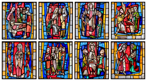 Waghäusel - Wallfahrtskirche - Von innen - Alter Chor - Nordostwand  - Rechtes / östliches Fenster - Von Südwesten - Fenster "Die Verherrlichung Christi und Mariens" - Collage aus allen Feldern des Chorfensters (obere Zeile entspricht linker, untere Zeile entspricht rechter Bahn des Fensters) (Entwurf von Valentin Peter Feuerstein, Neckarsteinach, 1960; Ausführung von der Glaswerkstatt Meysen, Heidelberg) (aufgenommen im Februar 2020, am späten Vormittag)