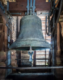 Bruchsal - Peterskirche / St. Peter - Westturm - Von Innen / Von Norden - Blick nach Süden auf die linke / östliche St. Maria-Glocke (Glocke Nr. 2 / 120 cm / 887 kg / e'+3; Glocke gegossen 1745 in Würzburg, Glockengießer Johann Adam Roth, Material Bronze) (aufgenommen im März 2020, am frühen Nachmittag) Bruchsal - Peterskirche / St. Peter - Westturm - Von Innen / Von Norden - Blick nach Süden auf die linke / östliche St. Maria-Glocke (Glocke Nr. 2 / 120 cm / 887 kg / e'+3; Glocke gegossen 1745 in Würzburg, Glockengießer Johann Adam Roth, Material Bronze) (aufgenommen im März 2020, am frühen Nachmittag)
