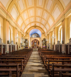 Waghäusel - Wallfahrtskirche - Von innen - Längsschiff - Von Westen - Blick vom Gang unterhalb der westlichen Empore in das Längsschiff, den alten Chor und auf die östliche Empore (aufgenommen im April 2020, am Nachmittag)
