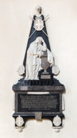 Bruchsal - Peterskirche / St. Peter - Westliches Querschiff, Nordseite - Blick auf das Epitaph für Heinrich Harthard, Freiherr von Benseradt; Inschrift: "Heinrich Hartard Freiherr von Benseradt Burgmann Zu Schoenecken. Kurf. Tr. Kammerherr Fürst. Spr.g, R. u. Oberhof Marschall. der nieder.rh. unmittelb. Reichs. Ritterschaft Mitglied  geb. den 8. Apr. 1712. Zu Speier ward den. 30. Dec. 1738. Kur-Tr. Grenadier Hauptmann tratt den. 12. Feb. 1739. aus Kur.Tr. in Kön. Oesterr. Kriegsdienste, war als ein wahrer Soldat denen damahligen Feldzügen gegenwärtig entsagte den. 22. Dec. 1746.  als würklicher Kais. Kön. Grenadier Hauptmann dieser Stelle ward zu Bruchsal Hof.Marschal vermälte sich den. 9. Jul. 1755. mit der Reichs Fraeul. Karolina Franz. geb. von Koffler Zu Millendt von.  1778 den 30. Sept. begleitete er die Würde eines Oberhof Marsch. starb am 6. Jenn. 1789. als ein ehrlicher Mann und ward an diesem Ort Zur Erde bestättigt wo seine ruckgelassene Gemahlin dieses Denkmal der Liebe und Treue 1790. errichtet hat. Herr, verwerf ihn nicht vor deinem Angesicht" (aufgenommen im April 2020, am Nachmittag)