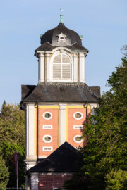 Schloss Bruchsal - Damianstor - Von Westen - Blick von der Straße "Am Schloßgarten" nach Osten auf das Damianstor im Abendlicht (aufgenommen im April 2020, am frühen Abend)