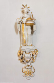 Bruchsal - Peterskirche / St. Peter - Längsschiff / Westwand - Von Osten - Blick auf eine Figur des Zunftheiligen St. Wilhelm und dem Zunftschild der Bäcker und Müller (aufgenommen im April 2020, am Nachmittag)