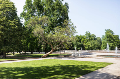 Schloss Bruchsal - Schlossterrasse - Von Südost - Blick vom westlichen Balkon der südlichen Orangerie auf die südöstliche Terrasse (aufgenommen im Mai 2020, am Nachmittag) Schloss Bruchsal - Schlossterrasse - Von Südost - Blick vom westlichen Balkon der südlichen Orangerie auf die südöstliche Terrasse (aufgenommen im Mai 2020, am Nachmittag)