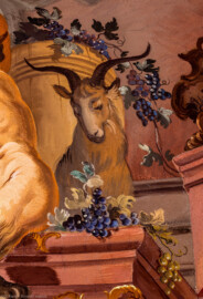 Schloss Bruchsal - Hauptbau / Corps de Logis - Beletage - Fürstensaal - Decke, äußere Zone, Südostecke - Ausschnitt aus der südöstlichen äußeren Zone - Ausschnitt aus der Darstellung des Weinbaus, ein wichtiger Wirtschaftszweig Bruchsals - Mittig (Ziegenbock): Darstellung der vollendeten Umwandlung vom Menschen zum Bock bei übermäßigem Konsum von Wein (Deckenfresko urspünglich gemalt 1751 von Johannes Zick, originalgetreu rekonstruiert 1966 bis 1969 von Wolfram Köberl) (aufgenommen im Mai 2020, am späten Vormittag) Schloss Bruchsal - Hauptbau / Corps de Logis - Beletage - Fürstensaal - Decke, äußere Zone, Südostecke - Ausschnitt aus der südöstlichen äußeren Zone - Ausschnitt aus der Darstellung des Weinbaus, ein wichtiger Wirtschaftszweig Bruchsals - Mittig (Ziegenbock): Darstellung der vollendeten Umwandlung vom Menschen zum Bock bei übermäßigem Konsum von Wein (Deckenfresko urspünglich gemalt 1751 von Johannes Zick, originalgetreu rekonstruiert 1966 bis 1969 von Wolfram Köberl) (aufgenommen im Mai 2020, am späten Vormittag)