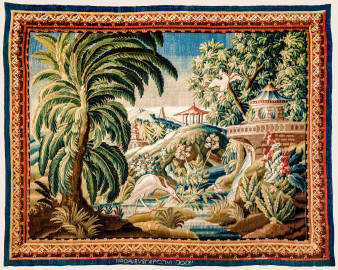 Schloss Bruchsal - Hauptbau / Corps de Logis - Beletage - Vorzimmer - Westliche Wand - Tapisserie "Ausblick auf Tempel und Wasserfall" aus der fünfteiligen Folge "Exotische Landschaften" (Inv.Nr. G 134; Höhe x Breite: 296 cm x 374 cm; Marke / Signatur: MR.DAVBVSSON / P.COVLODON; hergestellt in der Manufacture Royale d'Aubusson, Ateliers Reynaud und Pierre Couloudon, 2. Viertel / Mitte 18. Jahrhundert) (aufgenommen im Mai 2020, am späten Vormittag) Schloss Bruchsal - Hauptbau / Corps de Logis - Beletage - Vorzimmer - Westliche Wand - Tapisserie "Ausblick auf Tempel und Wasserfall" aus der fünfteiligen Folge "Exotische Landschaften" (Inv.Nr. G 134; Höhe x Breite: 296 cm x 374 cm; Marke / Signatur: MR.DAVBVSSON / P.COVLODON; hergestellt in der Manufacture Royale d'Aubusson, Ateliers Reynaud und Pierre Couloudon, 2. Viertel / Mitte 18. Jahrhundert) (aufgenommen im Mai 2020, am späten Vormittag)