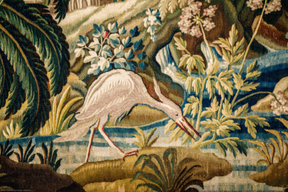 Schloss Bruchsal - Hauptbau / Corps de Logis - Beletage - Vorzimmer - Westliche Wand - Ausschnitt aus der Tapisserie "Ausblick auf Tempel und Wasserfall" aus der fünfteiligen Folge "Exotische Landschaften" (Inv.Nr. G 134; Höhe x Breite: 296 cm x 374 cm; Marke / Signatur: MR.DAVBVSSON / P.COVLODON; hergestellt in der Manufacture Royale d'Aubusson, Ateliers Reynaud und Pierre Couloudon, 2. Viertel / Mitte 18. Jahrhundert) (aufgenommen im Mai 2020, um die Mittagszeit) Schloss Bruchsal - Hauptbau / Corps de Logis - Beletage - Vorzimmer - Westliche Wand - Ausschnitt aus der Tapisserie "Ausblick auf Tempel und Wasserfall" aus der fünfteiligen Folge "Exotische Landschaften" (Inv.Nr. G 134; Höhe x Breite: 296 cm x 374 cm; Marke / Signatur: MR.DAVBVSSON / P.COVLODON; hergestellt in der Manufacture Royale d'Aubusson, Ateliers Reynaud und Pierre Couloudon, 2. Viertel / Mitte 18. Jahrhundert) (aufgenommen im Mai 2020, um die Mittagszeit)