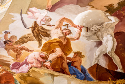 Schloss Bruchsal - Hauptbau / Corps de Logis - Beletage - Marmorsaal / Kaisersaal - Deckenfresko, äußere Zone, südwestlich des Zentrums der Decke - Mitte: Darstellung des Zeitgotts Chronos beim Versuch, mit seiner Sense die Weltkugel zu zerstören; rechts: Darstellung des Titans Atlas, die Weltkugel tragend; links oben: ein Putto, die Sense zerbrechend; unten links: ein weiterer Putto, Chronos an den Füßen fesselnd; ganz links: ein Engelchen kämpft mit einem Teufelchen und zerstört das Stundenglas und verhindert die Zeit am Zerrinnen (Deckenfresko urspünglich gemalt 1754 von Johannes Zick, originalgetreu rekonstruiert 1971 bis 1974 von Wolfram Köberl; Stuck urspünglich von Johann Michael Feuchtmayer dem Jüngeren, rekonstruiert 1962 bis 1969 von Jakob und Josef Schnitzer) (aufgenommen im Juli 2020, am Nachmittag) Schloss Bruchsal - Hauptbau / Corps de Logis - Beletage - Marmorsaal / Kaisersaal - Deckenfresko, äußere Zone, südwestlich des Zentrums der Decke - Mitte: Darstellung des Zeitgotts Chronos beim Versuch, mit seiner Sense die Weltkugel zu zerstören; rechts: Darstellung des Titans Atlas, die Weltkugel tragend; links oben: ein Putto, die Sense zerbrechend; unten links: ein weiterer Putto, Chronos an den Füßen fesselnd; ganz links: ein Engelchen kämpft mit einem Teufelchen und zerstört das Stundenglas und verhindert die Zeit am Zerrinnen (Deckenfresko urspünglich gemalt 1754 von Johannes Zick, originalgetreu rekonstruiert 1971 bis 1974 von Wolfram Köberl; Stuck urspünglich von Johann Michael Feuchtmayer dem Jüngeren, rekonstruiert 1962 bis 1969 von Jakob und Josef Schnitzer) (aufgenommen im Juli 2020, am Nachmittag)