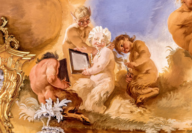 Schloss Bruchsal - Hauptbau / Corps de Logis - Beletage - Marmorsaal / Kaisersaal - Deckenfresko, äußere Zone, nordwestlich des Zentrums der Decke - Darstellung der Eitelkeit, mit einer Perlenkette um den Hals und einem Spiegel in der Hand, umgeben von drei Satyrn (mit Spiegel, Brille und Brennschere) (Deckenfresko urspünglich gemalt 1754 von Johannes Zick, originalgetreu rekonstruiert 1971 bis 1974 von Wolfram Köberl; Stuck urspünglich von Johann Michael Feuchtmayer dem Jüngeren, rekonstruiert 1962 bis 1969 von Jakob und Josef Schnitzer) (aufgenommen im August 2020, am frühen Nachmittag) Schloss Bruchsal - Hauptbau / Corps de Logis - Beletage - Marmorsaal / Kaisersaal - Deckenfresko, äußere Zone, nordwestlich des Zentrums der Decke - Darstellung der Eitelkeit, mit einer Perlenkette um den Hals und einem Spiegel in der Hand, umgeben von drei Satyrn (mit Spiegel, Brille und Brennschere) (Deckenfresko urspünglich gemalt 1754 von Johannes Zick, originalgetreu rekonstruiert 1971 bis 1974 von Wolfram Köberl; Stuck urspünglich von Johann Michael Feuchtmayer dem Jüngeren, rekonstruiert 1962 bis 1969 von Jakob und Josef Schnitzer) (aufgenommen im August 2020, am frühen Nachmittag)