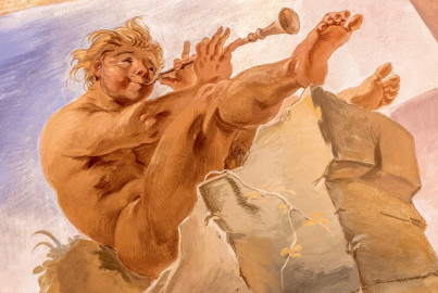 Schloss Bruchsal - Hauptbau / Corps de Logis - Beletage - Marmorsaal / Kaisersaal - Deckenfresko, äußere Zone, nordwestlich des Zentrums der Decke - Blick auf eine Figur (Deckenfresko urspünglich gemalt 1754 von Johannes Zick, originalgetreu rekonstruiert 1971 bis 1974 von Wolfram Köberl; Stuck urspünglich von Johann Michael Feuchtmayer dem Jüngeren, rekonstruiert 1962 bis 1969 von Jakob und Josef Schnitzer) (aufgenommen im August 2020, am Nachmittag) Schloss Bruchsal - Hauptbau / Corps de Logis - Beletage - Marmorsaal / Kaisersaal - Deckenfresko, äußere Zone, nordwestlich des Zentrums der Decke - Blick auf eine Figur (Deckenfresko urspünglich gemalt 1754 von Johannes Zick, originalgetreu rekonstruiert 1971 bis 1974 von Wolfram Köberl; Stuck urspünglich von Johann Michael Feuchtmayer dem Jüngeren, rekonstruiert 1962 bis 1969 von Jakob und Josef Schnitzer) (aufgenommen im August 2020, am Nachmittag)