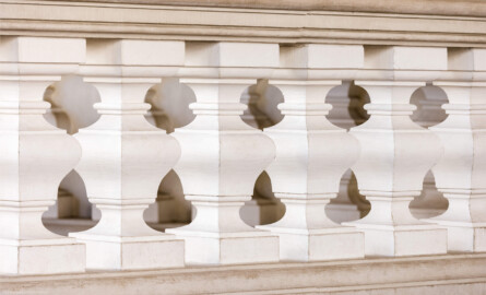 Schloss Bruchsal - Hauptbau / Corps de Logis - Von innen - Beletage - Kuppelsaal - Von Südwesten - Blick auf die nordöstliche Balustrade (aufgenommen im September 2020, um die Mittagszeit)
