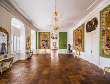 Schloss Bruchsal - Hauptbau / Corps de Logis - Von innen - Beletage - Jagdzimmer - Von Süden - Blick vom Durchgang zum Marmorsaal nach Norden in das Jagdzimmer und das Musikzimmer (aufgenommen im Oktober 2020, am frühen Nachmittag)