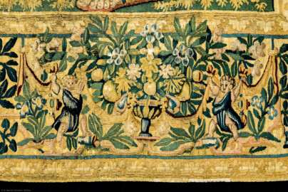 Schloss Bruchsal - Hauptbau / Corps de Logis - Von innen - Beletage - Gelbes Zimmer - Ostwand, nördliche Seite - Ausschnitt (untere Bordüre, ganz rechts) aus der Tapisserie "David besänftigt Saul mit Saitenspiel" der sechsteiligen Folge mit Szenen aus dem Alten Testament (hier: Episode aus der Geschichte Davids, 1. Buch Samuel, Kapitel 18; Inv.Nr. G 115; Höhe x Breite: 274 cm x 328 cm; hergestellt von Martin II Reymbouts in Brüssel, um 1600; restauriert 1965/66 und nach 2007) (aufgenommen im Oktober 2020, am Nachmittag) Schloss Bruchsal - Hauptbau / Corps de Logis - Von innen - Beletage - Gelbes Zimmer - Ostwand, nördliche Seite - Ausschnitt (untere Bordüre, ganz rechts) aus der Tapisserie "David besänftigt Saul mit Saitenspiel" der sechsteiligen Folge mit Szenen aus dem Alten Testament (hier: Episode aus der Geschichte Davids, 1. Buch Samuel, Kapitel 18; Inv.Nr. G 115; Höhe x Breite: 274 cm x 328 cm; hergestellt von Martin II Reymbouts in Brüssel, um 1600; restauriert 1965/66 und nach 2007) (aufgenommen im Oktober 2020, am Nachmittag)