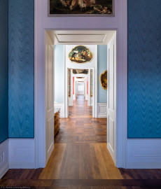 Schloss Bruchsal - Hauptbau / Corps de Logis - Von innen - Beletage - Blaues Zimmer - Von Osten - Enfilade vom Blauen Zimmer bis zum Roten Zimmer (aufgenommen im November 2020, am frühen Nachmittag) Schloss Bruchsal - Hauptbau / Corps de Logis - Von innen - Beletage - Blaues Zimmer - Von Osten - Enfilade vom Blauen Zimmer bis zum Roten Zimmer (aufgenommen im November 2020, am frühen Nachmittag)