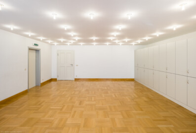 Schloss Bruchsal - Hauptbau / Corps de Logis - Von innen - Zwischengeschoss / 1. Obergeschoss, Südhälfte - Raum "Wilderichkabinett" (Größe: 52 m², Reihenbestuhlung: max. 30 Personen) - Blick nach Westen in den Raum (aufgenommen im November 2020, am späten Vormittag) Schloss Bruchsal - Hauptbau / Corps de Logis - Von innen - Zwischengeschoss / 1. Obergeschoss, Südhälfte - Raum "Wilderichkabinett" (Größe: 52 m², Reihenbestuhlung: max. 30 Personen) - Blick nach Westen in den Raum (aufgenommen im November 2020, am späten Vormittag)