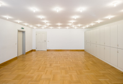 Schloss Bruchsal - Hauptbau / Corps de Logis - Von innen - Zwischengeschoss / 1. Obergeschoss, Südhälfte - Raum "Wilderichkabinett" (Größe: 52 m², Reihenbestuhlung: max. 30 Personen) - Blick nach Westen in den Raum (aufgenommen im November 2020, am späten Vormittag) Schloss Bruchsal - Hauptbau / Corps de Logis - Von innen - Zwischengeschoss / 1. Obergeschoss, Südhälfte - Raum "Wilderichkabinett" (Größe: 52 m², Reihenbestuhlung: max. 30 Personen) - Blick nach Westen in den Raum (aufgenommen im November 2020, am späten Vormittag)