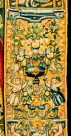 Schloss Bruchsal - Hauptbau / Corps de Logis - Von innen - Beletage - Gelbes Zimmer - Südwand, westliche Seite - Ausschnitt (rechte Bordüre, unterhalb der Mitte) aus der Tapisserie "Esther von Ahasver zu königlichen Ehren erhoben" aus der sechsteiligen Folge mit Szenen aus dem Alten Testament (hier: Das Buch Esther, Kapitel 2; Inv.Nr. G 112; Höhe x Breite: 273 cm x 197 cm; hergestellt von Martin II Reymbouts in Brüssel, um 1600; restauriert 1965/66 und nach 2007) (aufgenommen im November 2020, am späten Vormittag) Schloss Bruchsal - Hauptbau / Corps de Logis - Von innen - Beletage - Gelbes Zimmer - Südwand, westliche Seite - Ausschnitt (rechte Bordüre, unterhalb der Mitte) aus der Tapisserie "Esther von Ahasver zu königlichen Ehren erhoben" aus der sechsteiligen Folge mit Szenen aus dem Alten Testament (hier: Das Buch Esther, Kapitel 2; Inv.Nr. G 112; Höhe x Breite: 273 cm x 197 cm; hergestellt von Martin II Reymbouts in Brüssel, um 1600; restauriert 1965/66 und nach 2007) (aufgenommen im November 2020, am späten Vormittag)