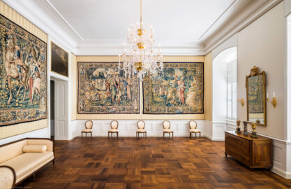 Schloss Bruchsal - Hauptbau / Corps de Logis - Von innen - Beletage - Arbeitszimmer - Von Süden - Blick vom Empfangszimmer nach Norden in das Arbeitszimmer mit Tapisserien aus dem Zyklus "Die Geschichte von David und Abigail" (aufgenommen im Februar 2021, um die Mittagszeit)