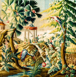 Schloss Bruchsal - Hauptbau / Corps de Logis - Von innen - Beletage - Vorzimmer - Nördliche Wand, Ostseite - Ausschnitt aus der Tapisserie "Ausblick auf einen Tempel mit Glocke" aus der fünfteiligen Folge "Exotische Landschaften" (Inv.Nr. G 133; Höhe x Breite: 289 cm x 311 cm; Marke / Signatur: DAVBVSSON.RAYNAV[D]; hergestellt in der Manufacture Royale d'Aubusson, Ateliers Reynaud und Pierre Couloudon, 2. Viertel / Mitte 18. Jahrhundert; restauriert 1908, 1959 und nach 2007) (aufgenommen im März 2021, am Nachmittag)
