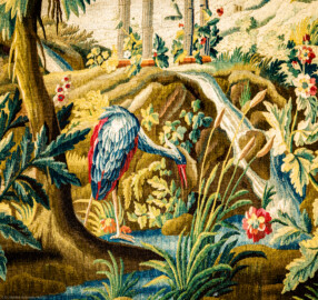 Schloss Bruchsal - Hauptbau / Corps de Logis - Von innen - Beletage - Vorzimmer - Nördliche Wand, Ostseite - Ausschnitt aus der Tapisserie "Ausblick auf einen Tempel mit Glocke" aus der fünfteiligen Folge "Exotische Landschaften" (Inv.Nr. G 133; Höhe x Breite: 289 cm x 311 cm; Marke / Signatur: DAVBVSSON.RAYNAV[D]; hergestellt in der Manufacture Royale d'Aubusson, Ateliers Reynaud und Pierre Couloudon, 2. Viertel / Mitte 18. Jahrhundert; restauriert 1908, 1959 und nach 2007) (aufgenommen im März 2021, am Nachmittag)