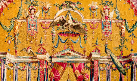 Schloss Bruchsal - Hauptbau / Corps de Logis - Von innen - Beletage - Jagdzimmer - Östliche Wand, Südseite - Ausschnitt aus der Tapisserie "Tänzerinnen vor einer Statue des Gottes Pan" aus der "Groteskenserie" (Inv.Nr. G 101; Höhe x Breite: 332,5 cm x 325 cm; hergestellt in der Werkstatt von Philippe Behagle (Vater oder Sohn) in Beauvais zwischen 1685 und 1719; Entwürfe von Jean-Baptiste Monnoyer, Guy-Louis de Vernansal, Jean-Baptiste B(e)lin de Fontenay; restauriert 1960 und nach 2007) (aufgenommen im März 2021, am Nachmittag) Schloss Bruchsal - Hauptbau / Corps de Logis - Von innen - Beletage - Jagdzimmer - Östliche Wand, Südseite - Ausschnitt aus der Tapisserie "Tänzerinnen vor einer Statue des Gottes Pan" aus der "Groteskenserie" (Inv.Nr. G 101; Höhe x Breite: 332,5 cm x 325 cm; hergestellt in der Werkstatt von Philippe Behagle (Vater oder Sohn) in Beauvais zwischen 1685 und 1719; Entwürfe von Jean-Baptiste Monnoyer, Guy-Louis de Vernansal, Jean-Baptiste B(e)lin de Fontenay; restauriert 1960 und nach 2007) (aufgenommen im März 2021, am Nachmittag)