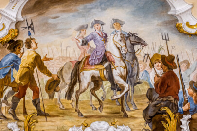 Schloss Bruchsal - Hauptbau / Corps de Logis - Beletage - Kuppelsaal - Kuppel - Kartusche in der Hohlkehle, auf der Nordseite - Szene aus dem Pfälzischen Bauernkrieg 1525; Bischof Georg von der Pfalz versucht, den Bauernaufstand friedlich beizulegen (urspünglich gemalt 1752 von Johannes Zick, originalgetreu rekonstruiert 1969 von Karl Manninger, Stuck urspünglich von Johann Michael Feuchtmayer dem Jüngeren, rekonstruiert 1960 bis 1964 von Jakob und Josef Schnitzer) (aufgenommen im April 2021, am Nachmittag) Schloss Bruchsal - Hauptbau / Corps de Logis - Beletage - Kuppelsaal - Kuppel - Kartusche in der Hohlkehle, auf der Nordseite - Szene aus dem Pfälzischen Bauernkrieg 1525; Bischof Georg von der Pfalz versucht, den Bauernaufstand friedlich beizulegen (urspünglich gemalt 1752 von Johannes Zick, originalgetreu rekonstruiert 1969 von Karl Manninger, Stuck urspünglich von Johann Michael Feuchtmayer dem Jüngeren, rekonstruiert 1960 bis 1964 von Jakob und Josef Schnitzer) (aufgenommen im April 2021, am Nachmittag)