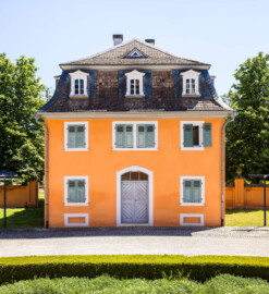 Waghäusel - Eremitage - Von Außen - Von Nordwest - Blick vom Erdgeschoss des Zentralbaus auf den südöstlichen Kavalierspavillon, den "Küchenbau" (aufgenommen im Juni 2021, am frühen Nachmittag) Waghäusel - Eremitage - Von Außen - Von Nordwest - Blick vom Erdgeschoss des Zentralbaus auf den südöstlichen Kavalierspavillon, den "Küchenbau" (aufgenommen im Juni 2021, am frühen Nachmittag)