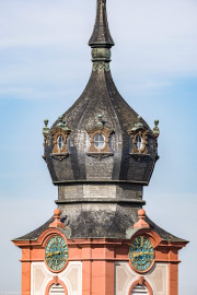 Schloss Bruchsal - Kirchturm - Von Außen - Von Nordost - Blick von der Plattform des Kanzleibaus auf die Zwiebelhaube des Kirchturms der Hofkirche (aufgenommen im Juni 2021, am Vormittag) Schloss Bruchsal - Kirchturm - Von Außen - Von Nordost - Blick von der Plattform des Kanzleibaus auf die Zwiebelhaube des Kirchturms der Hofkirche (aufgenommen im Juni 2021, am Vormittag)